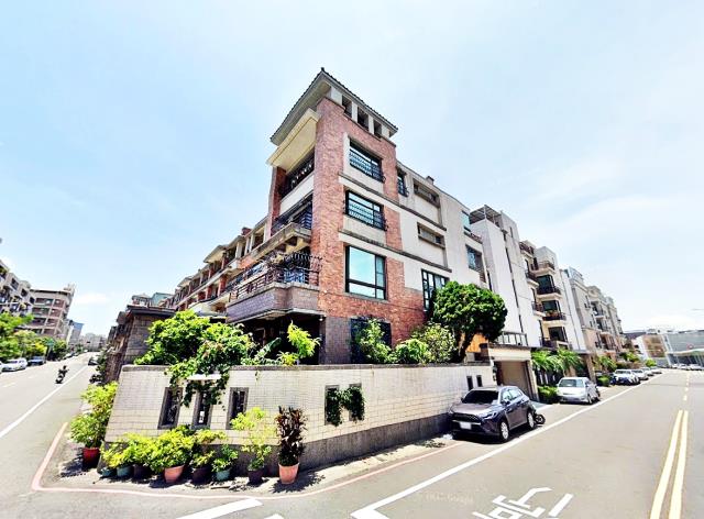 台南東區裕英街店墅