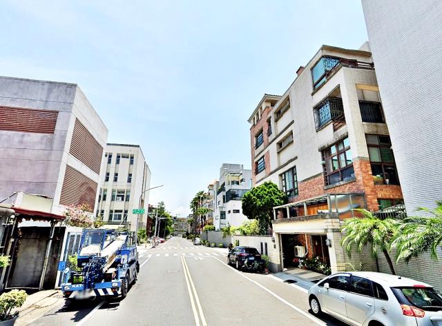 東區拍賣透天-7